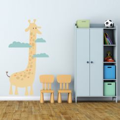 Girafe la t&ecirc;te dans les nuages