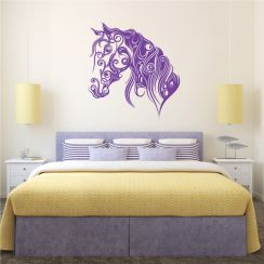 T&ecirc;te de cheval en volutes et arabesques