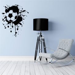 Ballon de foot &eacute;cras&eacute; contre le mur