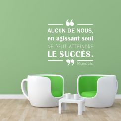 Aucun de nous, en agissant seul, ne peut atteindre le succ&egrave;s - Nelson Mandela -
